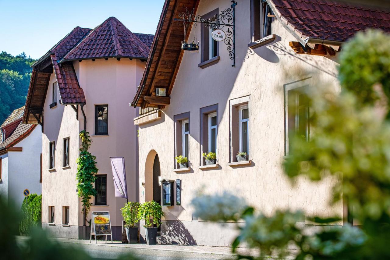 Landgasthaus & Hotel Zur Krone Dahn Exterior foto